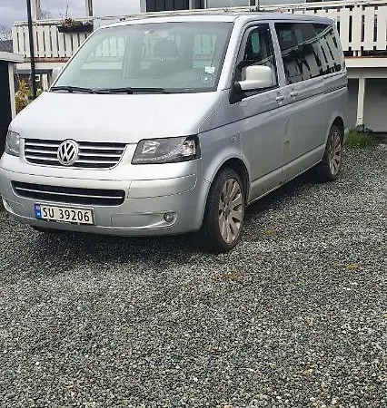 Nydelig Utsikt, Egen Med To Parkeringer Movik (Troms)