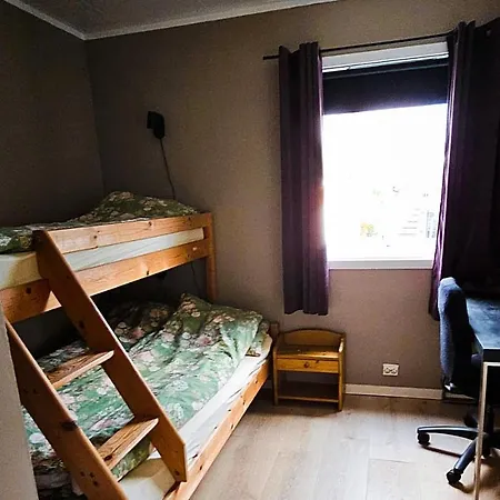 Nydelig Utsikt, Egen Med To Parkeringer *