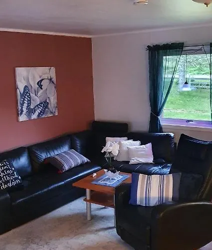 Nydelig Utsikt, Egen Med To Parkeringer *