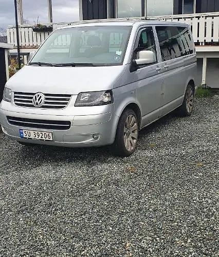 Nydelig Utsikt, Egen Med To Parkeringer Movik (Troms)