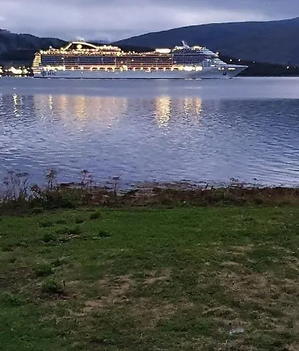 Nydelig Utsikt, Egen Med To Parkeringer Lägenhet Movik (Troms)