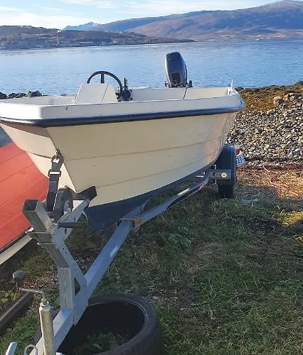 Nydelig Utsikt, Egen Med To Parkeringer Lägenhet *