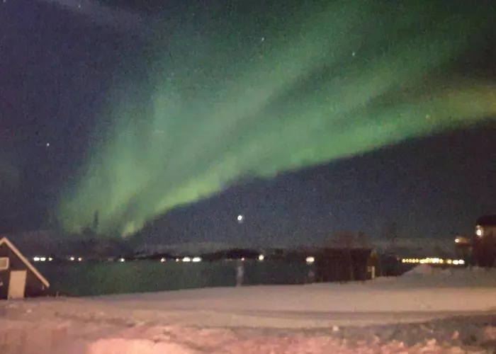 Nydelig Utsikt, Egen Med To Parkeringer Movik (Troms)