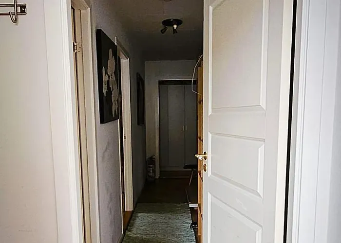 Nydelig Utsikt, Egen Med To Parkeringer